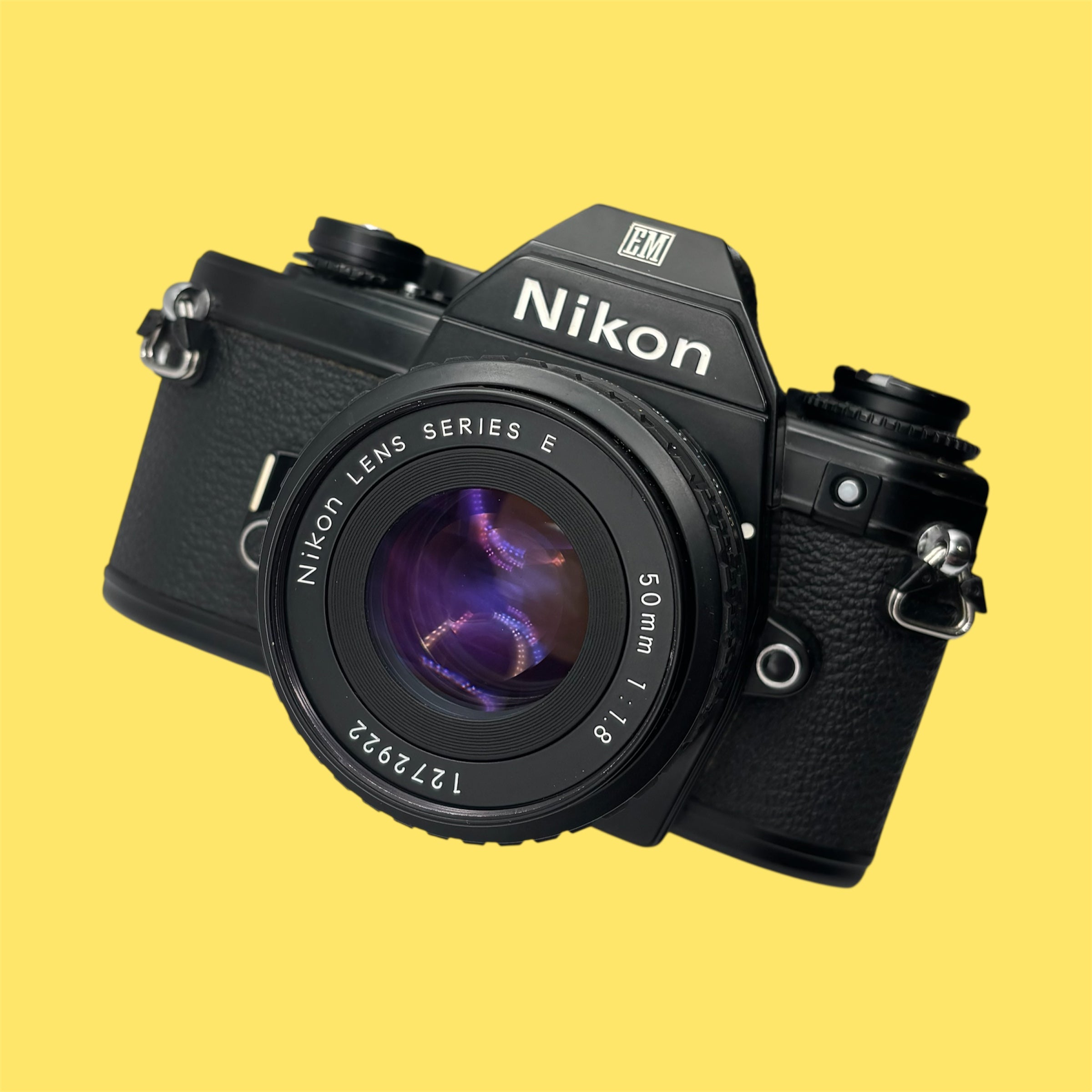 Nikon EM Argentique 35mm + Objectif 50mm, Flash, Filtres, Étui - Occasion