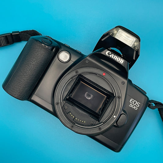 Le Canon EOS 500 + 35-80mm